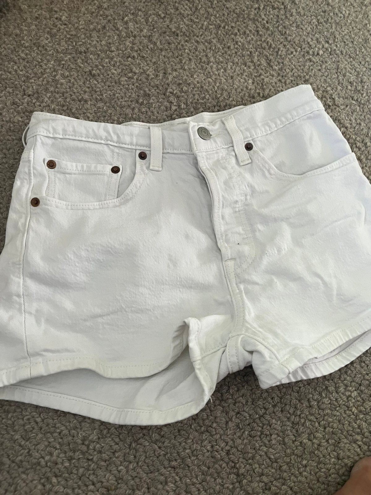 Levi’s 501 witte denim short – maat W26, Ophalen of Verzenden, Zo goed als nieuw, Wit, W27 (confectie 34) of kleiner