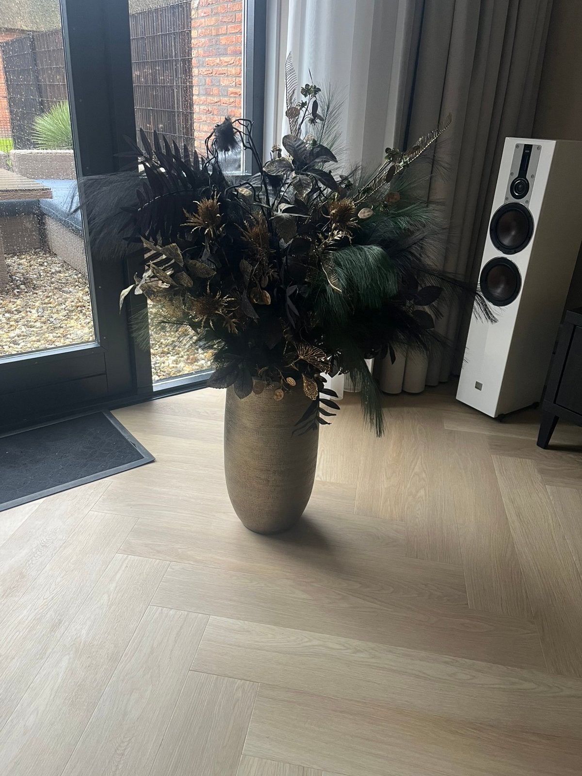 Mooi zijdeboeket met grote gouden vaas, Ophalen, Zo goed als nieuw