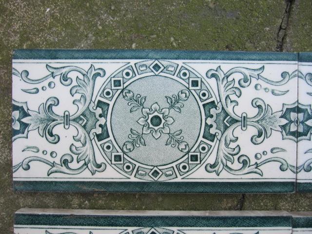 70 Art nouveau randtegels met donkergroene afbeelding, Ophalen