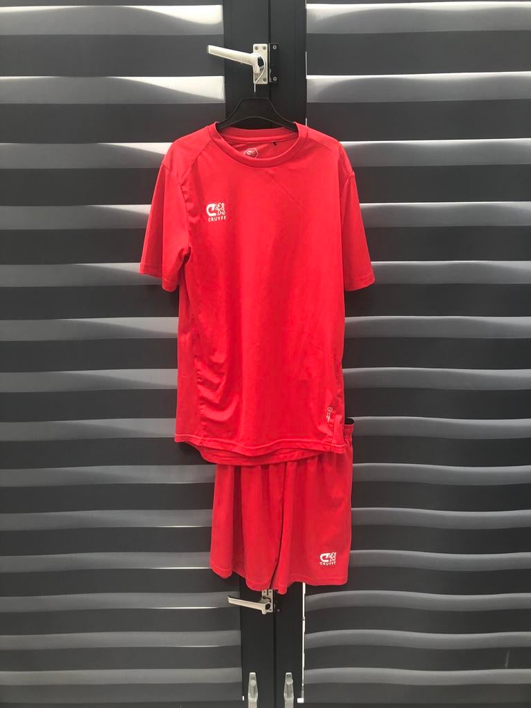 Cruyff tenue rood - Maat S, Ophalen of Verzenden, Zo goed als nieuw