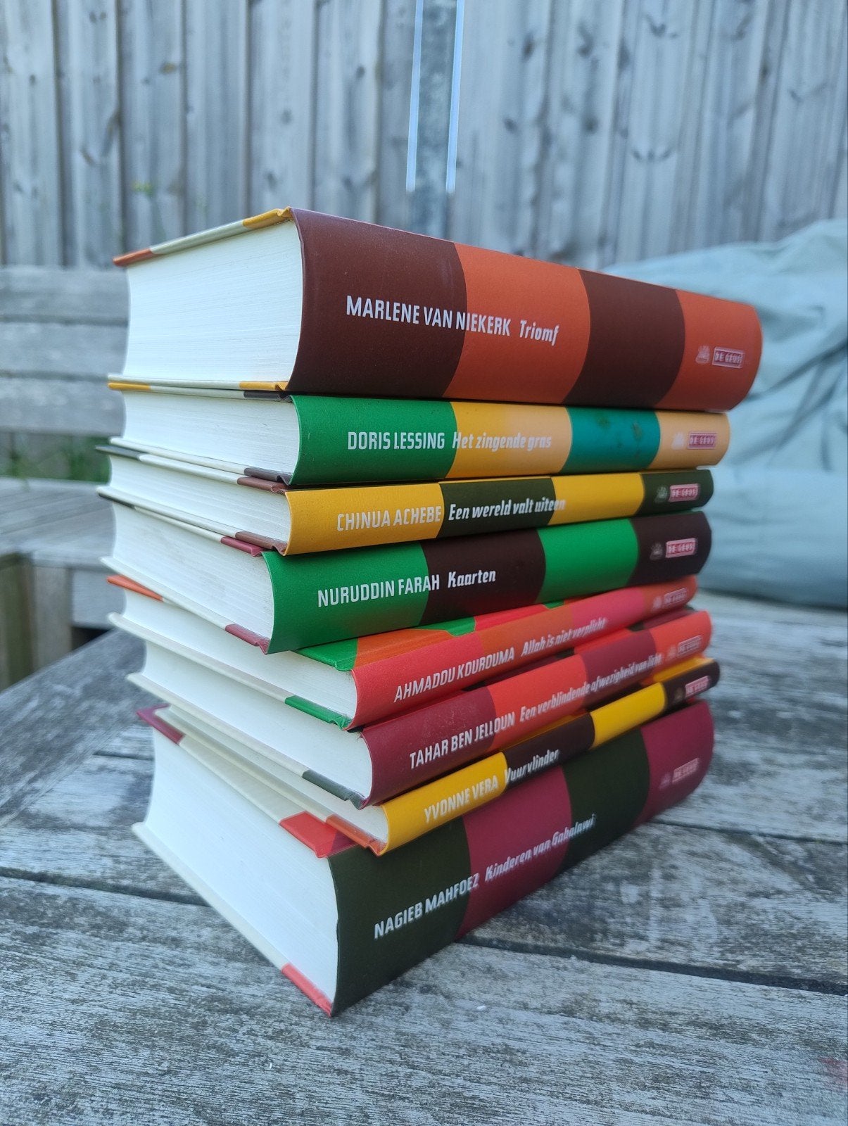 Complete serie 8 boeken van de NRC Leesclub, Boeken, Ophalen of Verzenden, Zo goed als nieuw