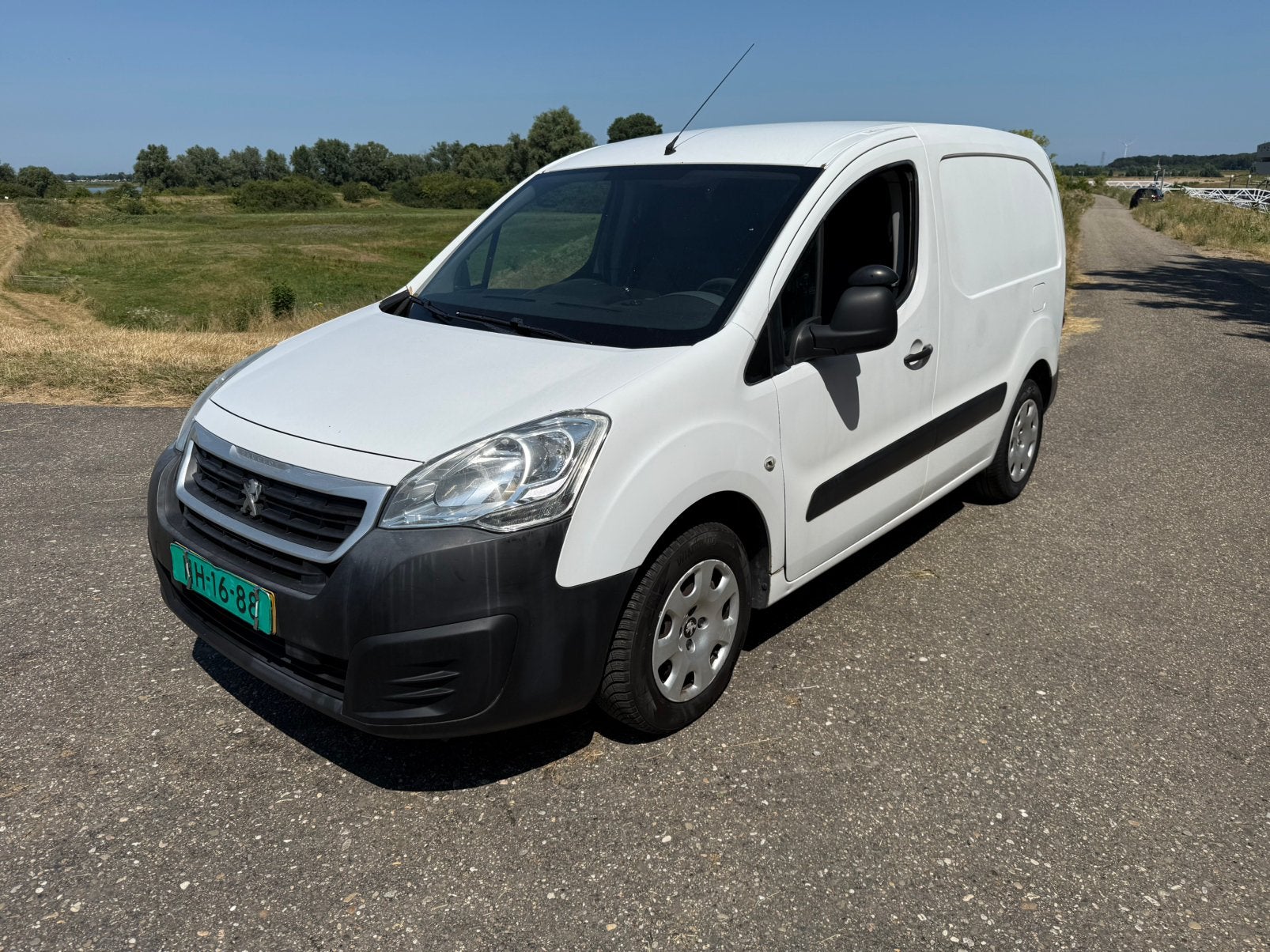 Peugeot Partner 1.6 HDI 55KW 2015 Airco Schuifdeur Apk enz, Auto's, Bestelauto's, Euro 5, 74 pk, 680 kg, 4 cilinders
