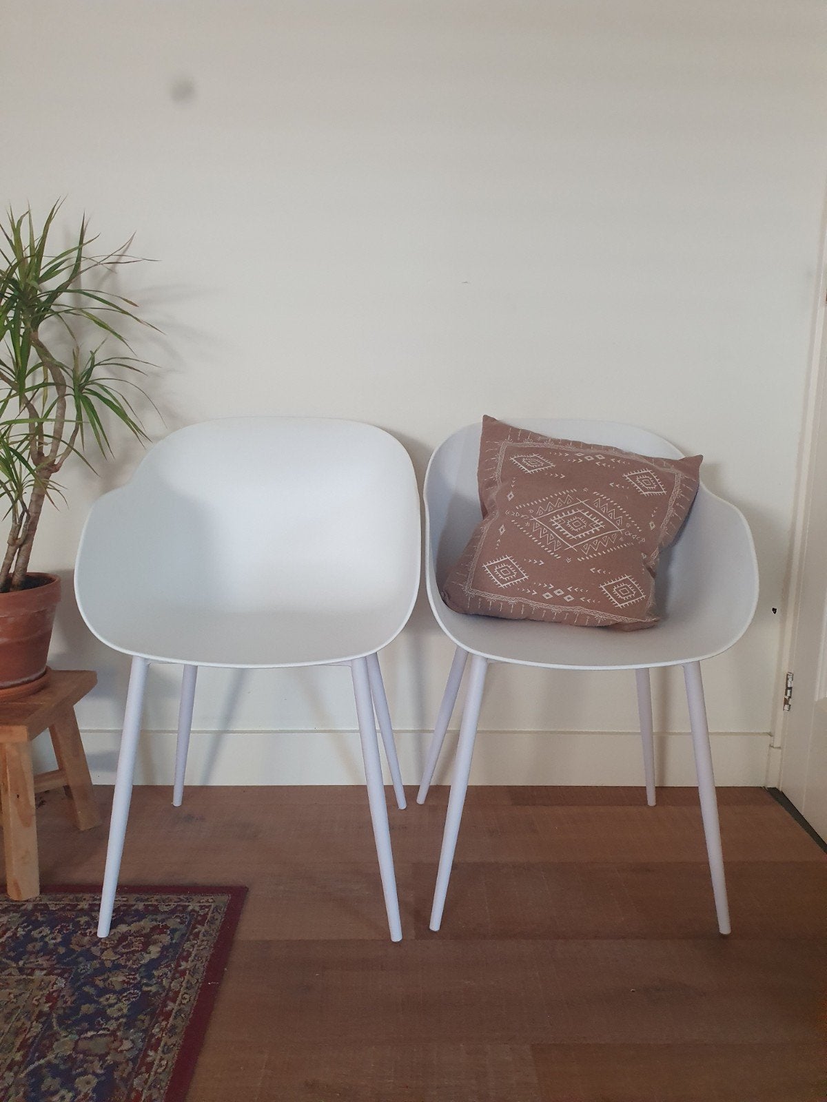 2 Witte Kunststof Kuip Eetkamerstoelen, Huis en Inrichting, Ophalen, Kunststof, Gebruikt, Twee