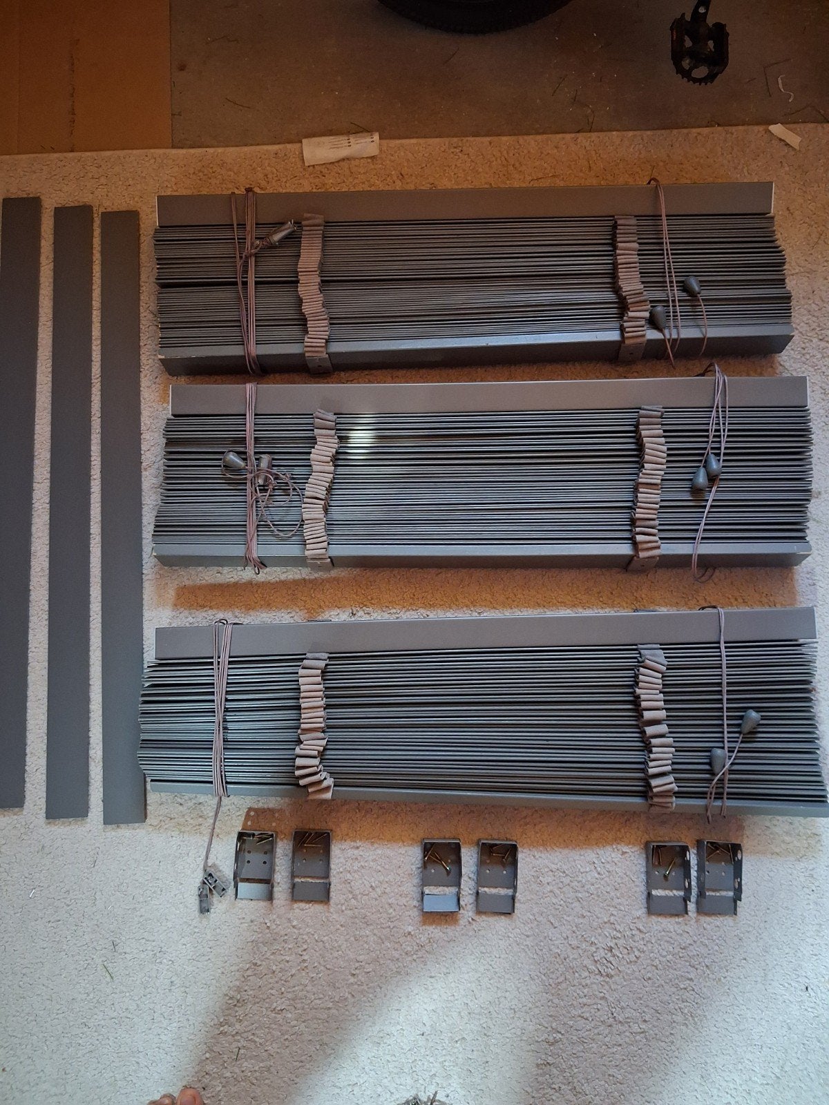 Taupe jaloezieën hout - 4 stuks, Ophalen, Gebruikt, Zonwerend, Grijs