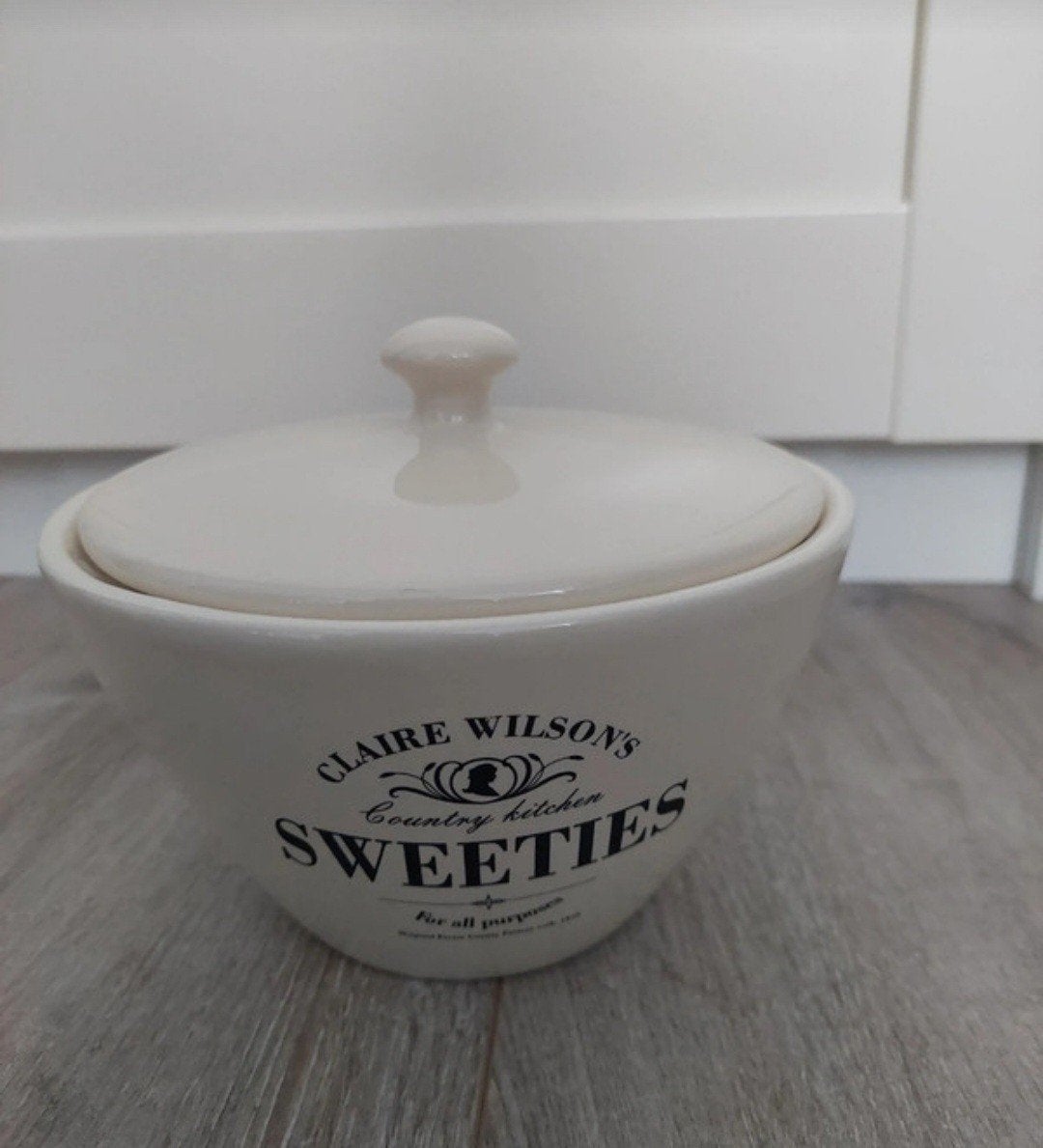 Claire Wilson's snoeppot, Huis en Inrichting, Keuken | Servies, Ophalen of Verzenden, Zo goed als nieuw, Overige stijlen