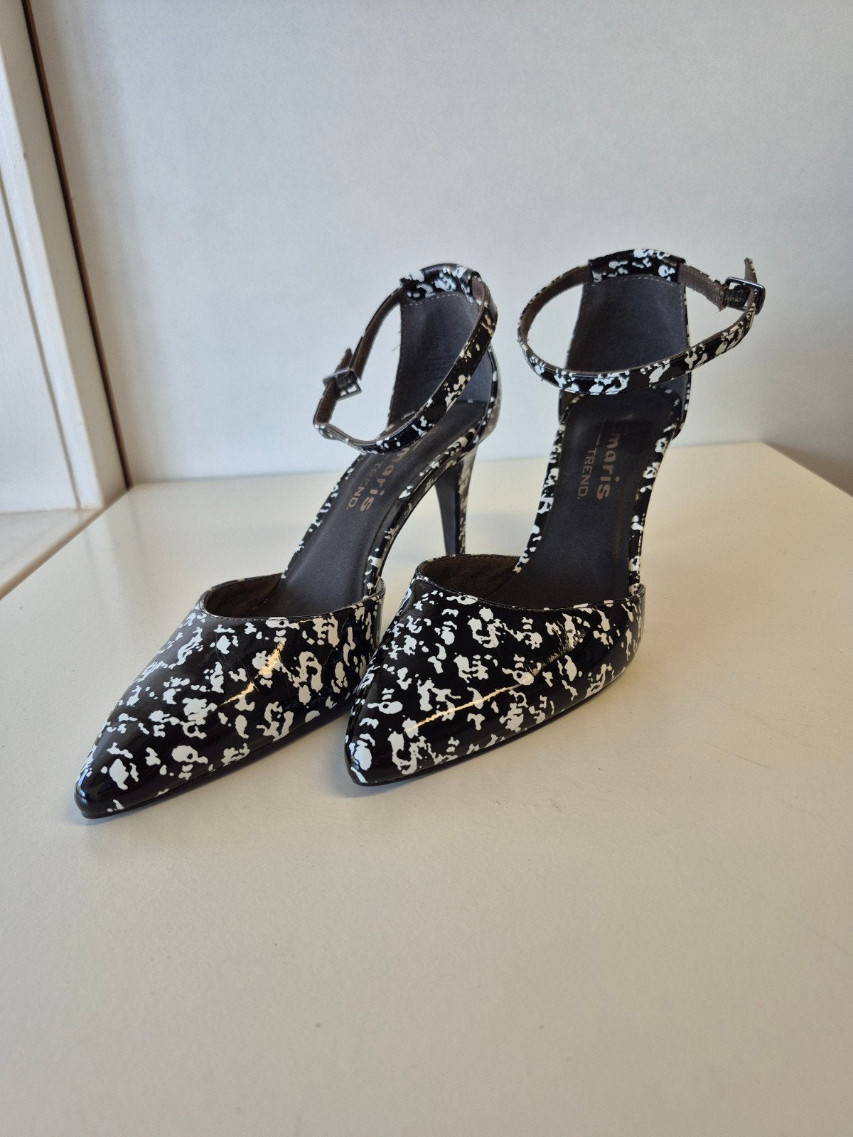 Tamaris Pumps Zwart Wit Maat 40 - Slechts 1x Gedragen, Tamaris, Pumps, Zwart, Ophalen of Verzenden