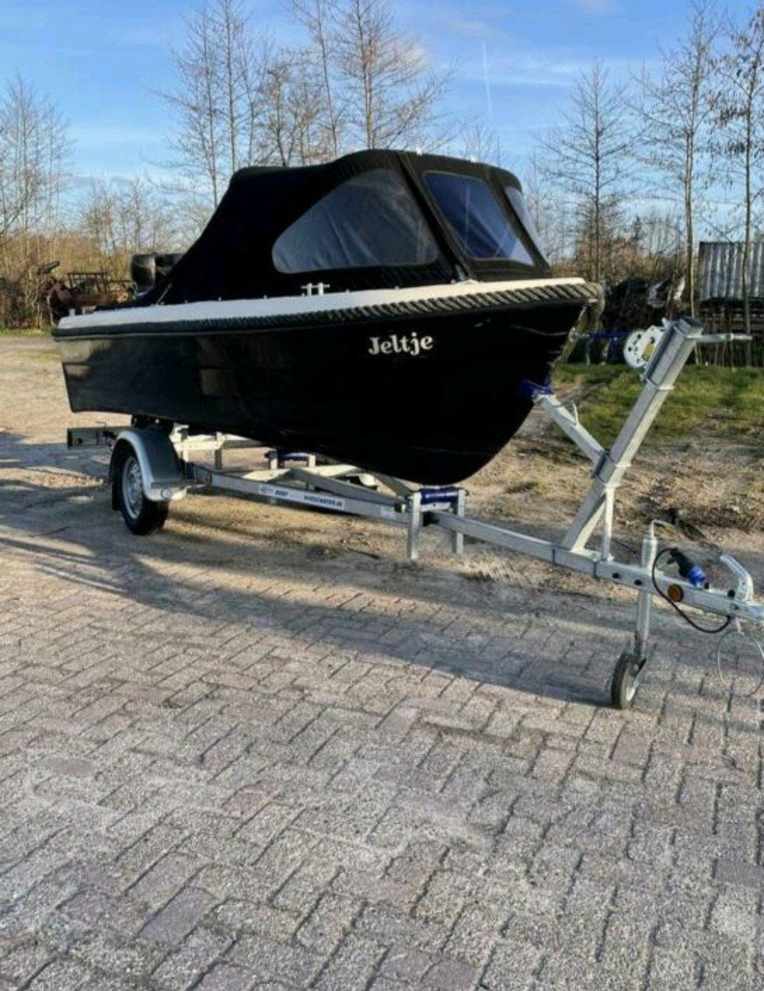 Polyester sloep (Nicki) 4,90 mtr met 9.9 PK Mercury motor, Ophalen, Polyester, Buitenboordmotor, Zonnedek
