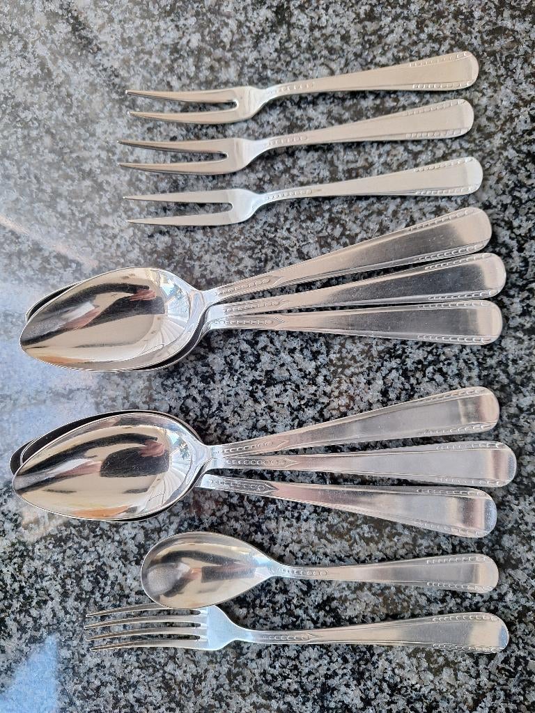 6 lepels 1 vork drie vleesvorkjes 1 paplepel vintage sola, Ophalen of Verzenden