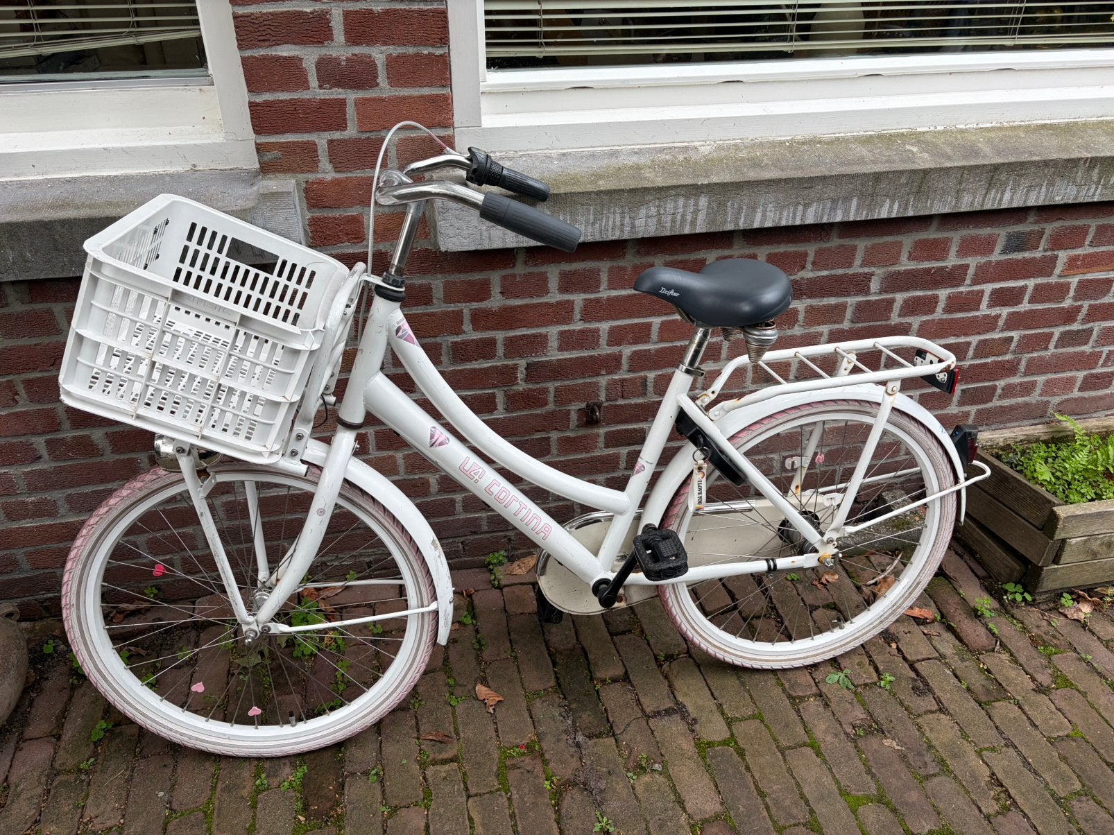 Foto 2 van Cortina meisjesfiets 24 inch