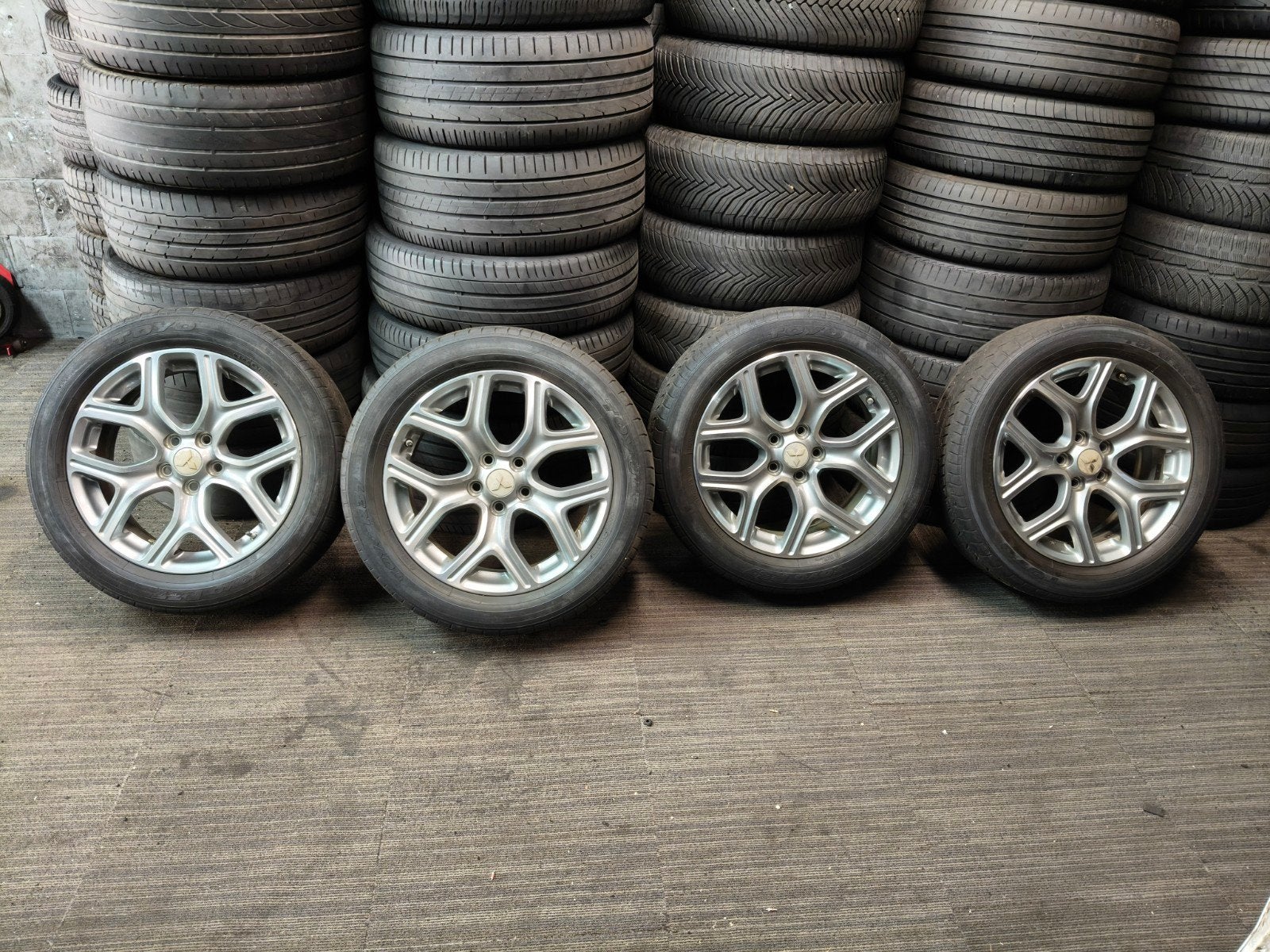 Set gebruikte Mitsubishi Outlander velgen met banden, Ophalen, 18 inch, Gebruikt, Banden en Velgen