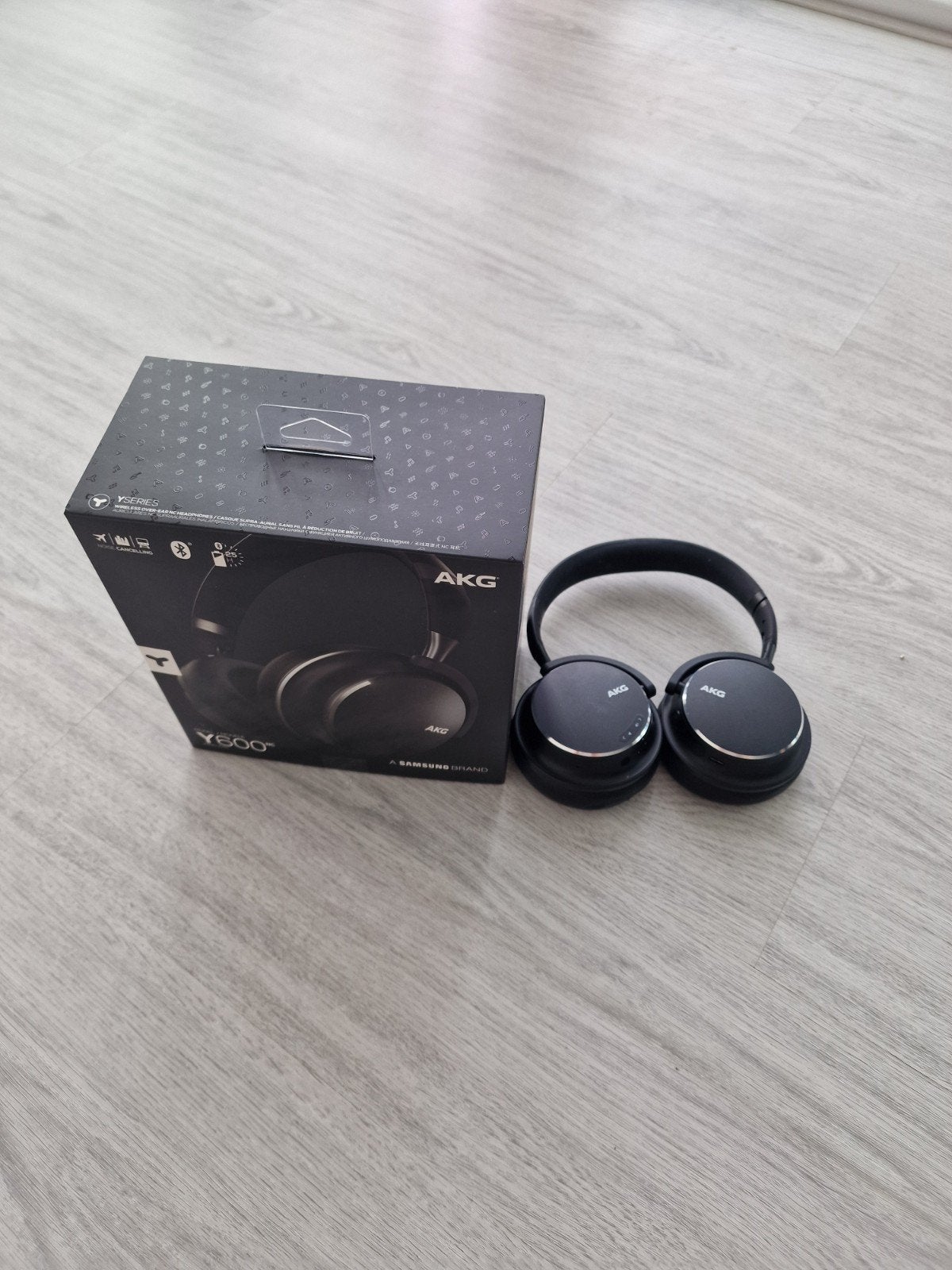 AKG Y600 Draadloze Koptelefoon - Zo goed als nieuw, Audio, Tv en Foto, Koptelefoons, Ophalen of Verzenden, Zo goed als nieuw, Overige merken