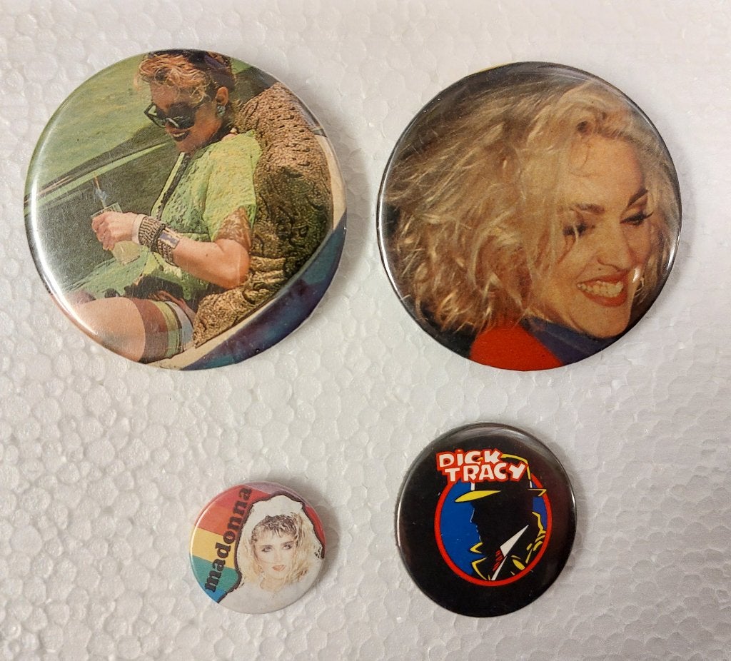 Madonna : set van 4 originele buttons vintage Dick Tracy, Gebruikt, Verzenden, NvT, Foto of Kaart