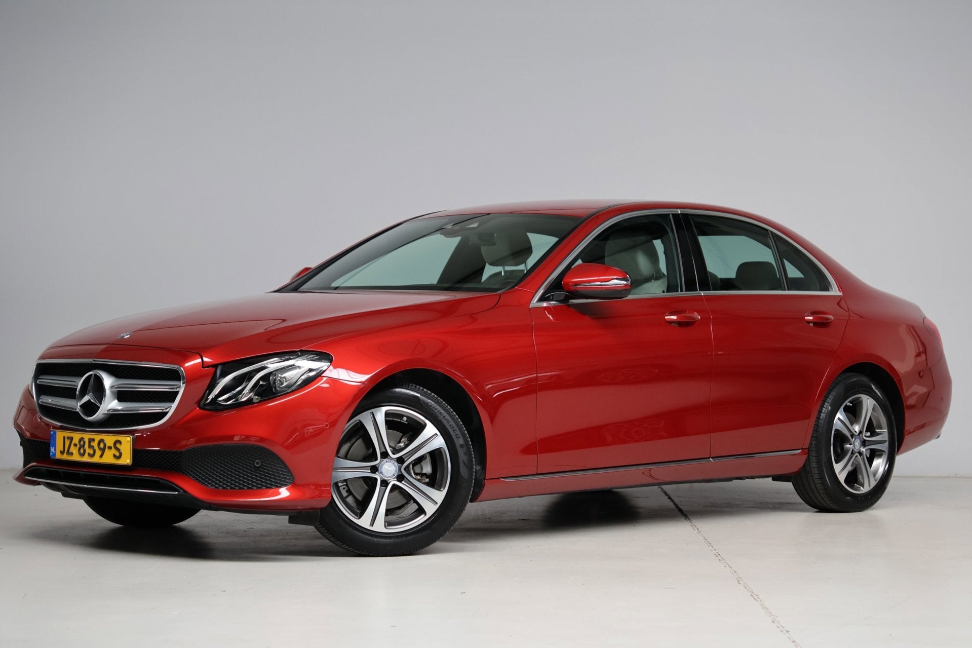 Mercedes-Benz E-klasse 200 Ambition 1e eigenaar | head-up |, Auto's, Automaat, Dealer onderhouden, Achterwielaandrijving, Gebruikt