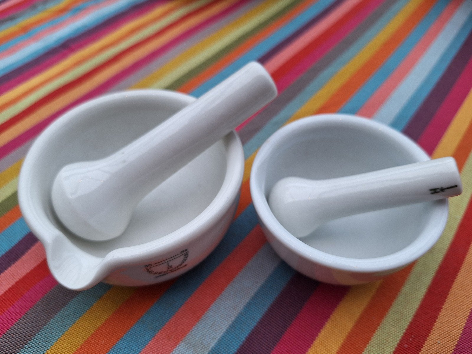 Set van 2 porseleinen mortieren met stamper, Ophalen of Verzenden