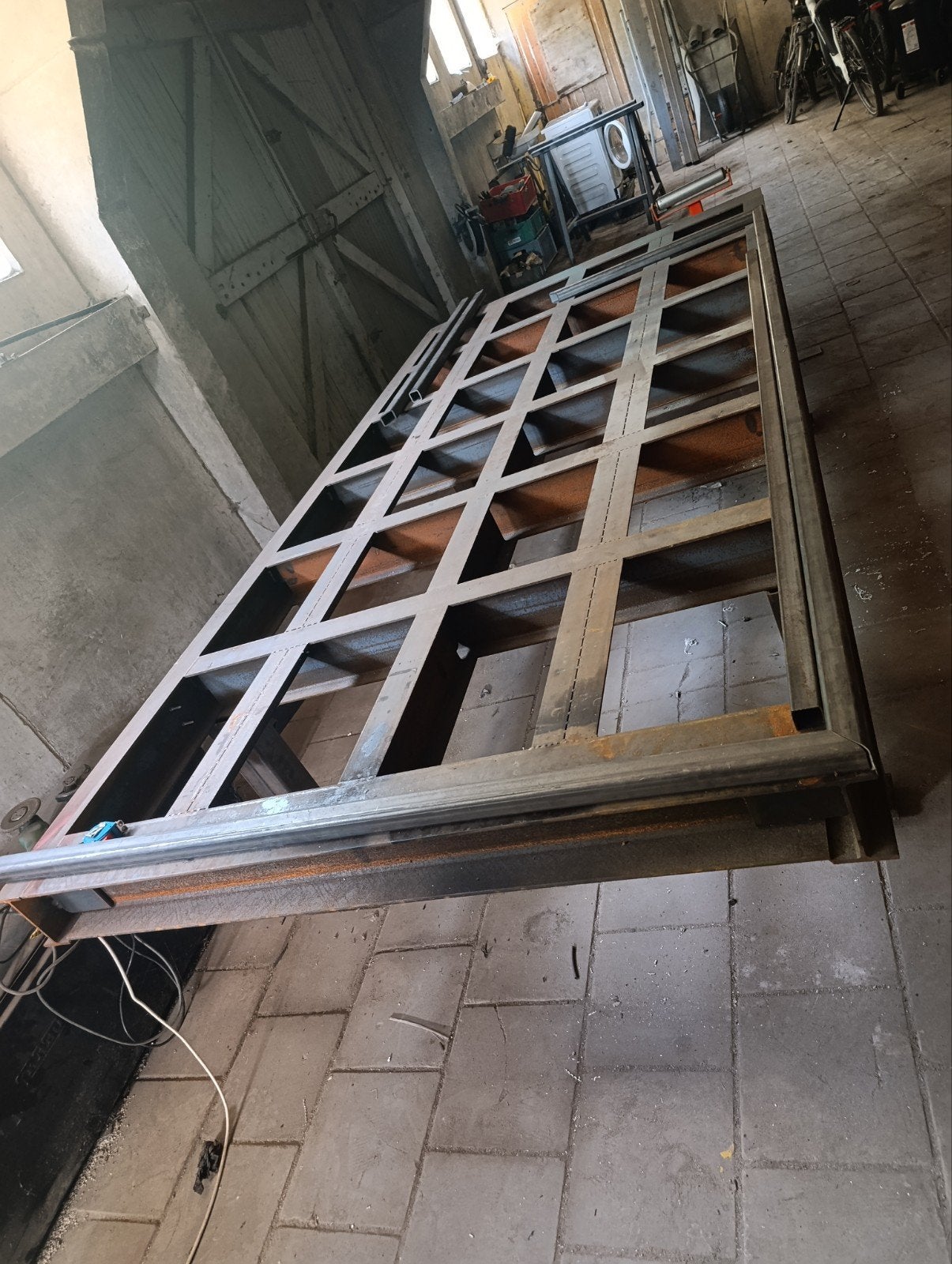 Robuuste metalen werktafel / lastafel, Doe-het-zelf en Verbouw, Werkbanken, Ophalen, Gebruikt, 170 cm of meer
