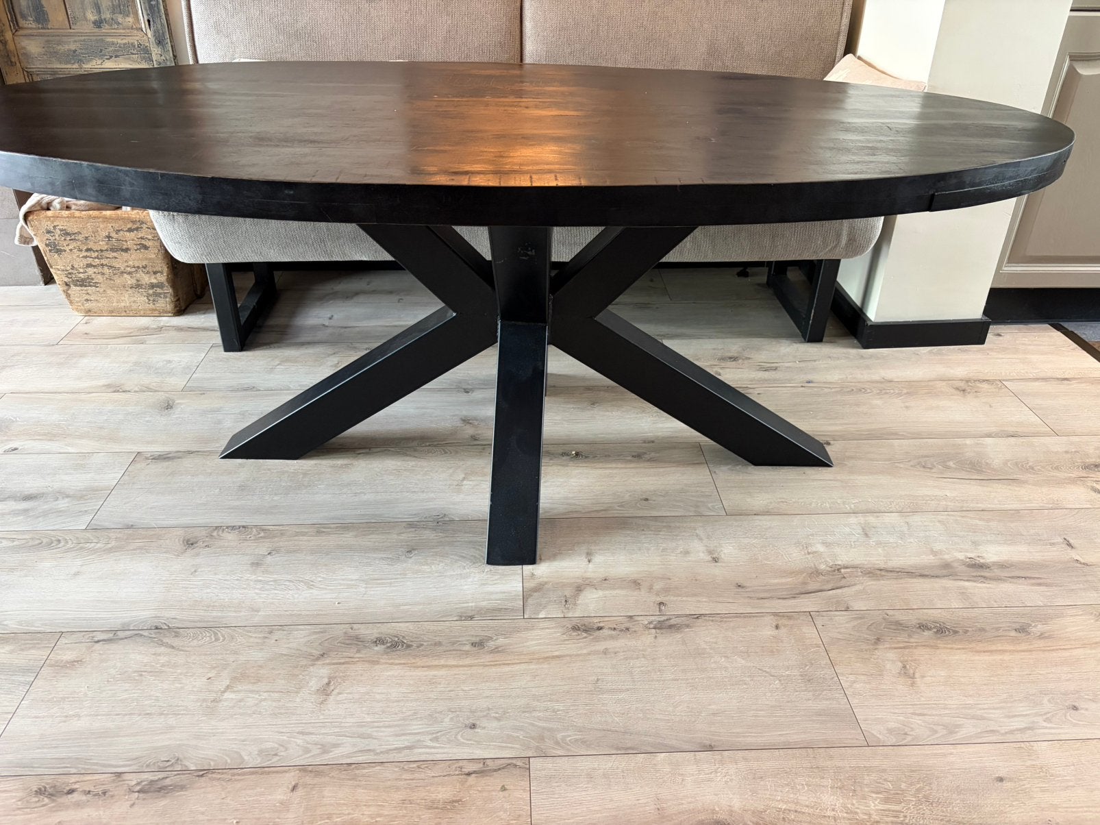 Ovale eetkamertafel zwart met matrixpoot!, Ophalen, 100 tot 150 cm, 200 cm of meer, Zo goed als nieuw