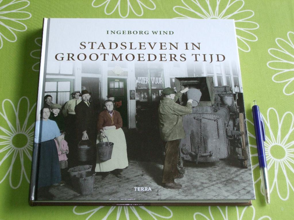 Stadsleven in grootmoeders tijd - Ingeborg Wind, Boeken, Ophalen of Verzenden, Zo goed als nieuw, Ingeborg Wind