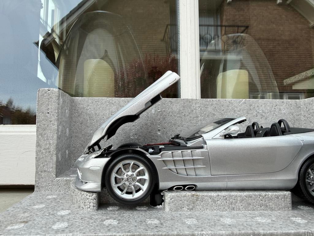 1:18 Mercedes SLR McLaren Roadster zilver Minichamps, Hobby en Vrije tijd, Modelauto's | 1:18, Minichamps, Auto, Ophalen of Verzenden