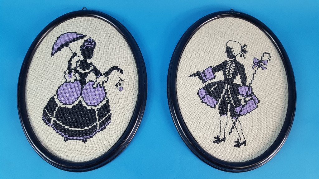 2 vintage brocante geborduurde schilderijtjes, Rococo. 6C7