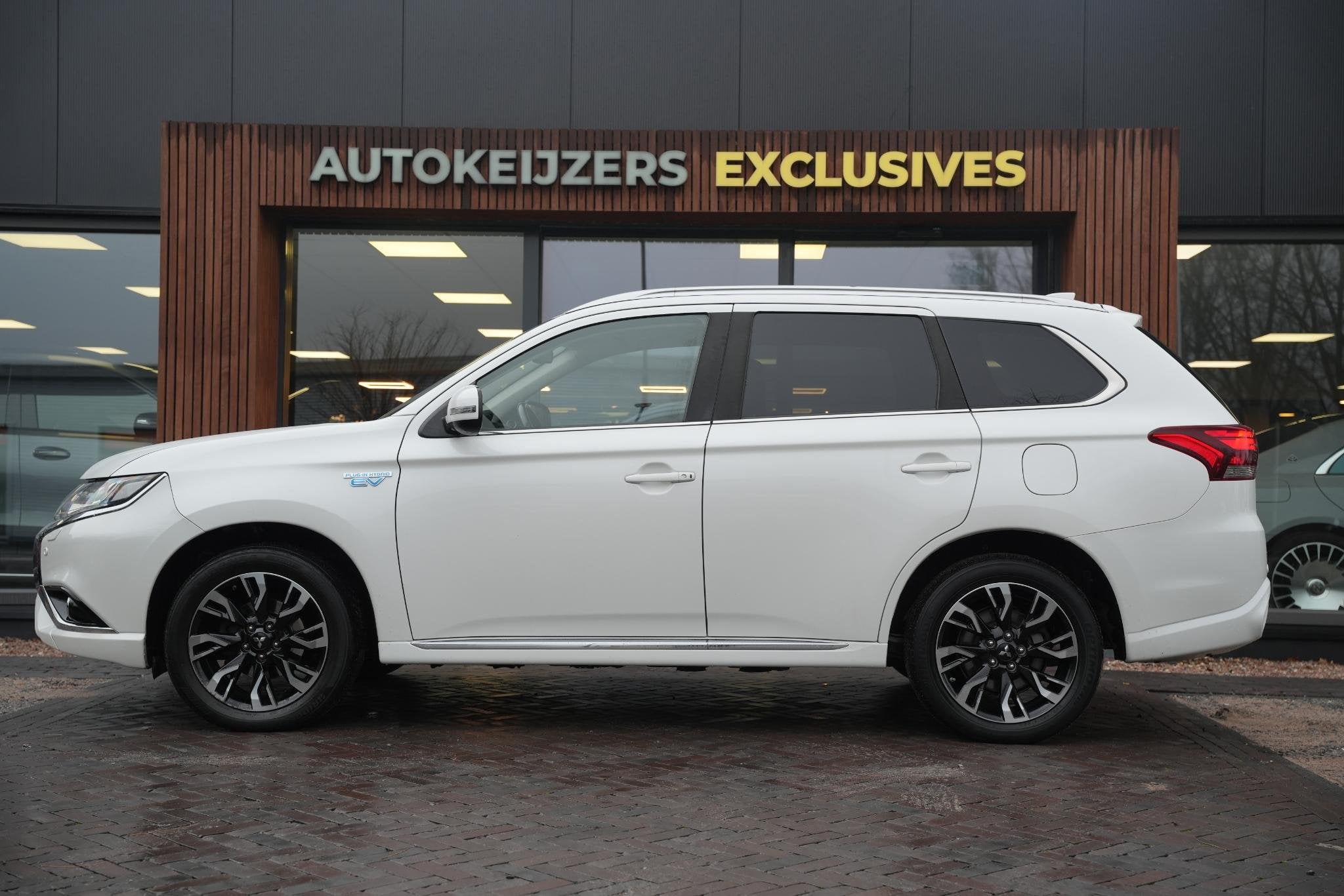 Mitsubishi Outlander 2.0 PHEV Premium Leer camera stoelverwa, 1998 cc, Euro 6, 4 cilinders, Wit