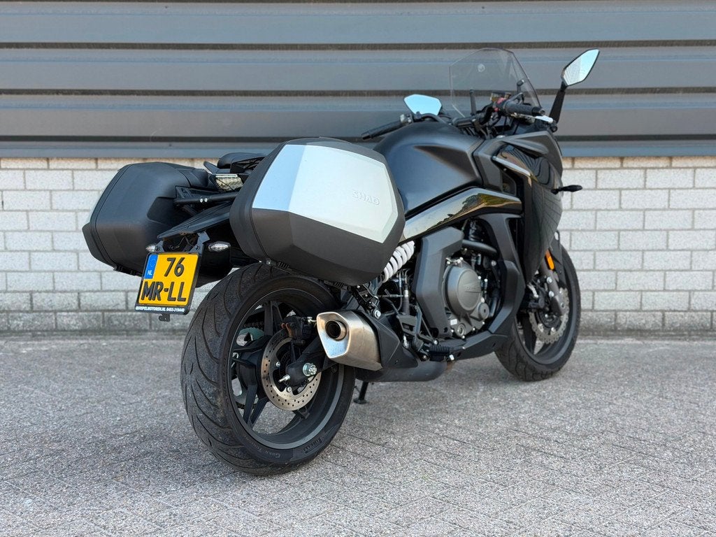 CFMoto 650 GT ABS BLACK-OUT BJ 2022 1STE EIGENAAR! 2900KM, LED Verlichting, 649 cc, Bedrijf, Meer dan 35 kW