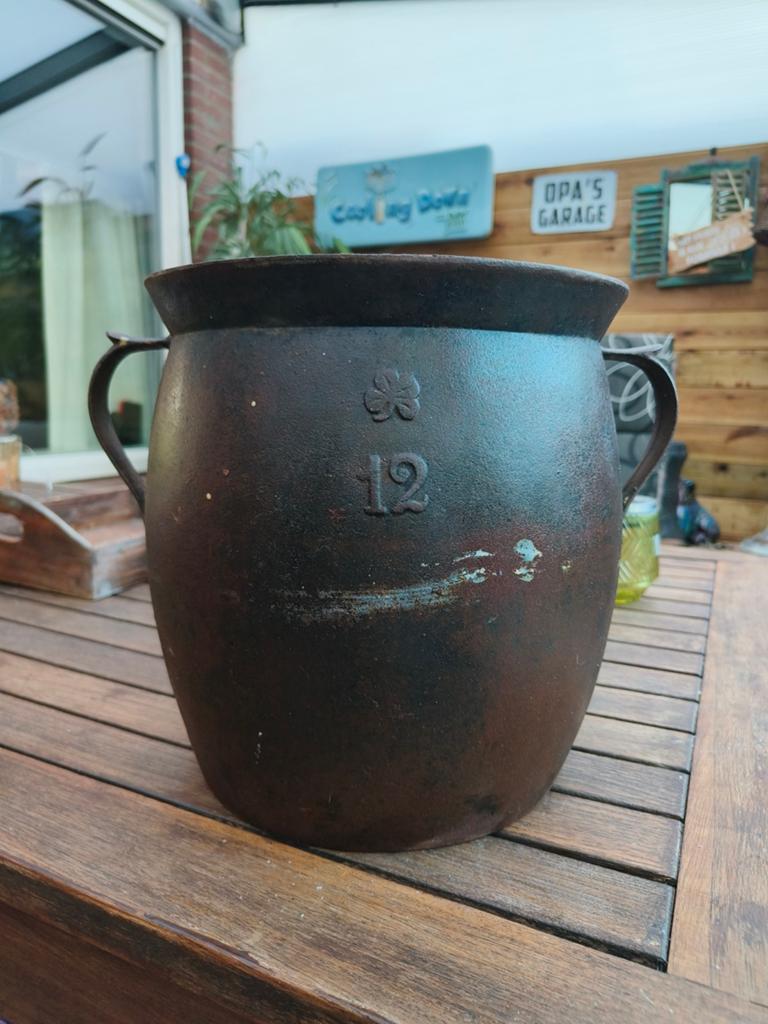 Oude Gietijzeren olijven pot geëmailleerd, Ophalen, Gebruikt, Metaal