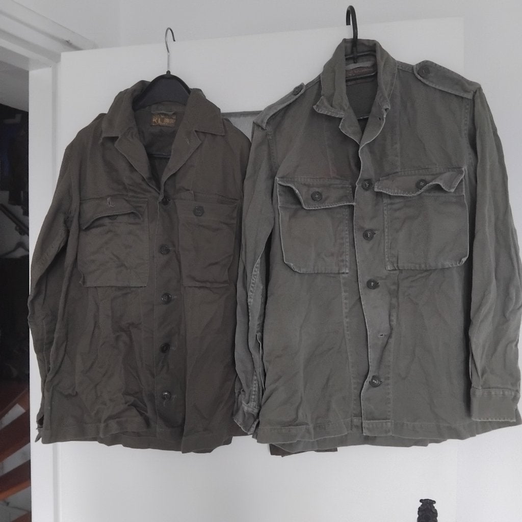 2X GEVECHTSJASJE VISGRAAD, Ophalen of Verzenden, Landmacht, Nederland, Kleding of Schoenen