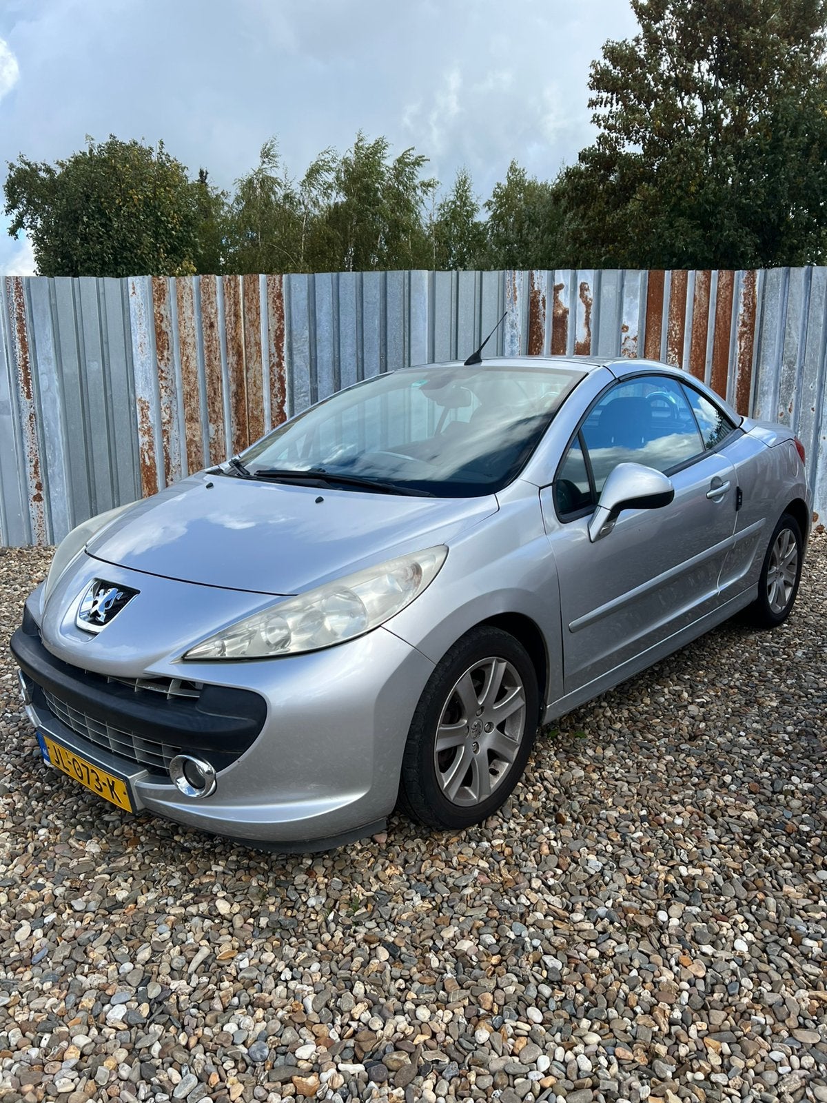 Peugeot 207 1.6 VTI CC  AUTOMAAT 2008 Defect Export, 4 cilinders, Cabriolet, 4 stoelen, 600 kg