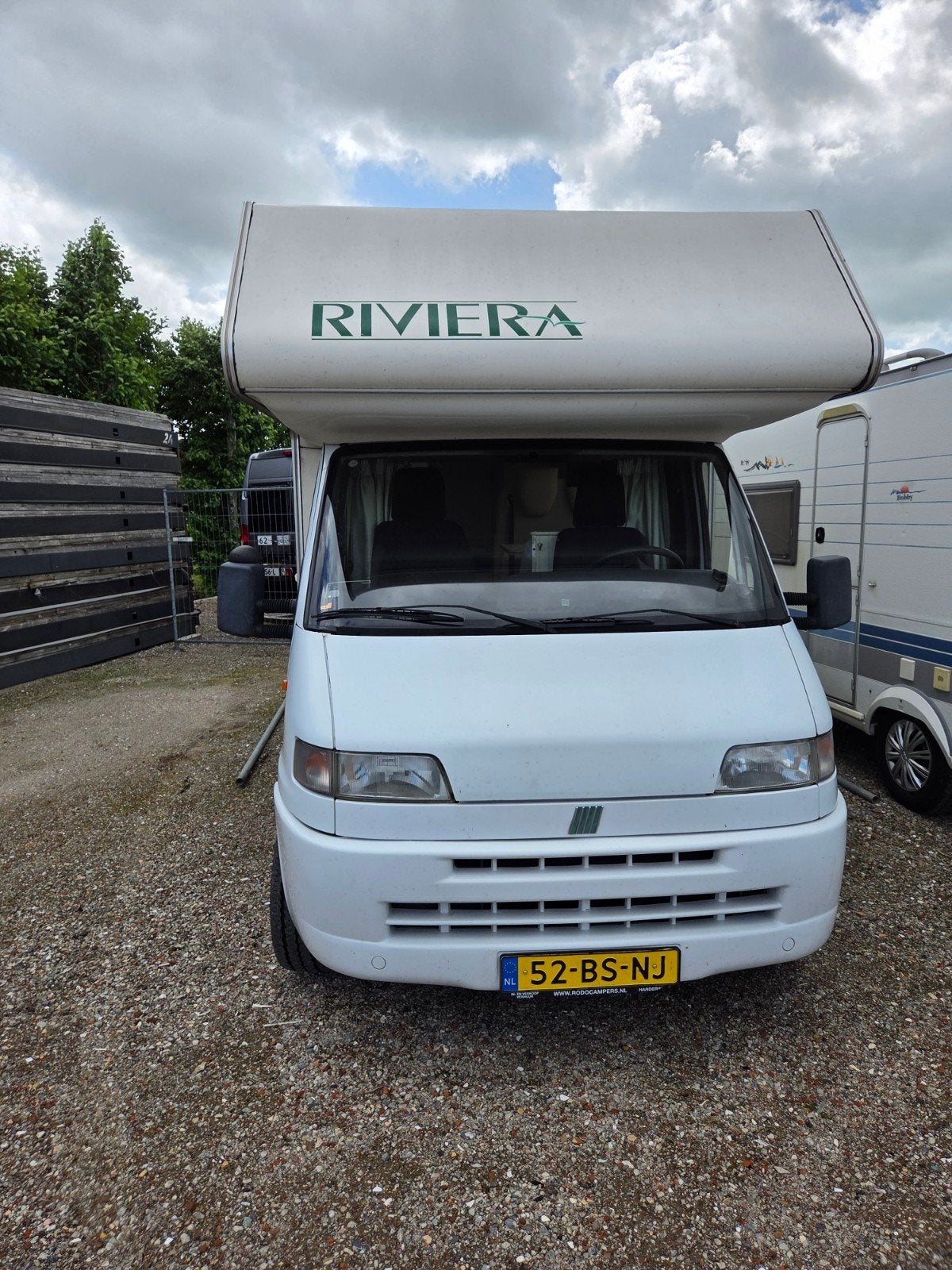 Fiat Ducato camper met zonnepanelen, airco en stapelbed, Chemisch toilet, Alkoof, Koelkast, Achteruitrijcamera