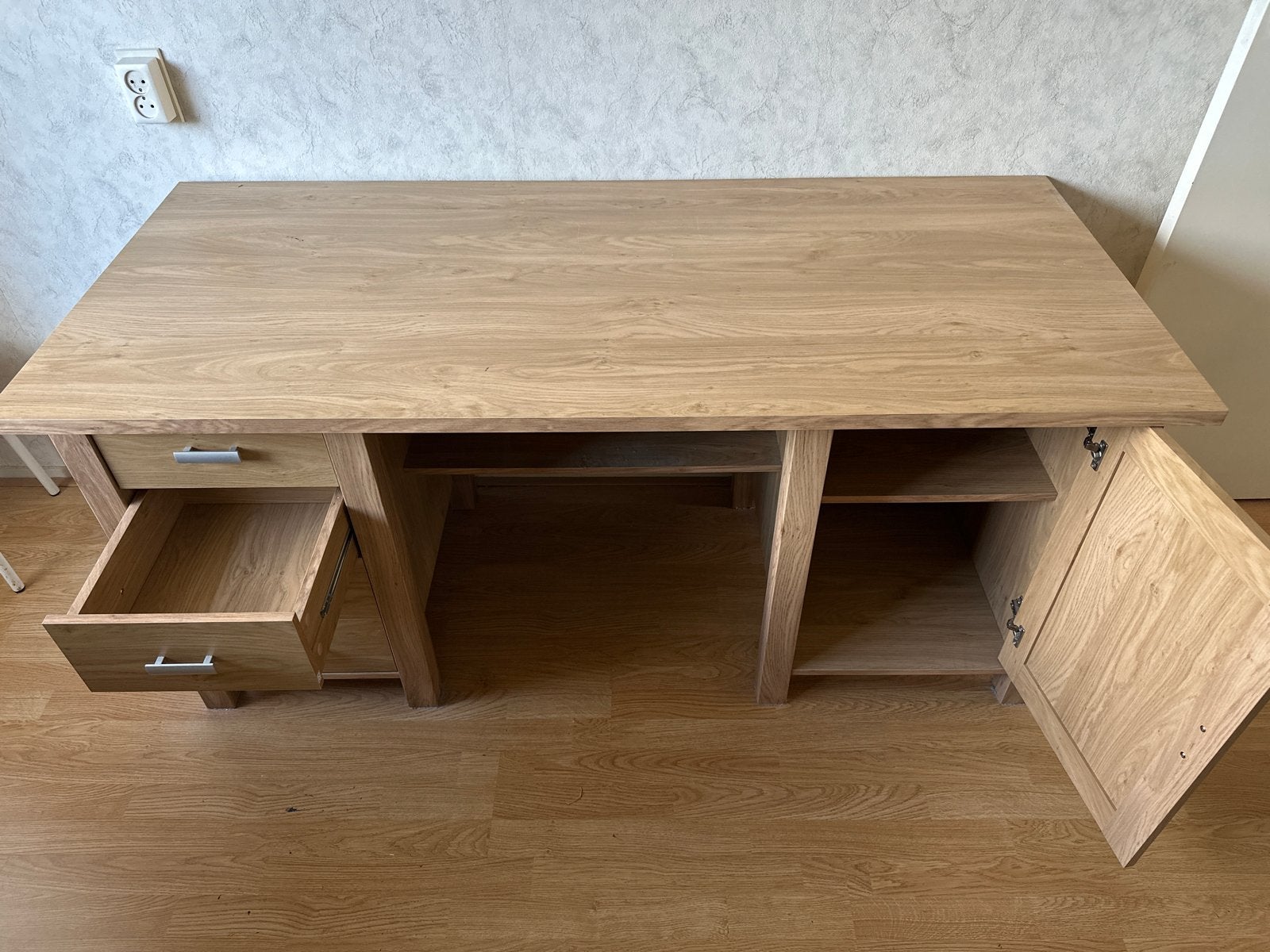 Degelijk bureau in nieuwstaat met lades en kast, Huis en Inrichting, Bureaus, Bruin, Ophalen of Verzenden, Zo goed als nieuw, Hout