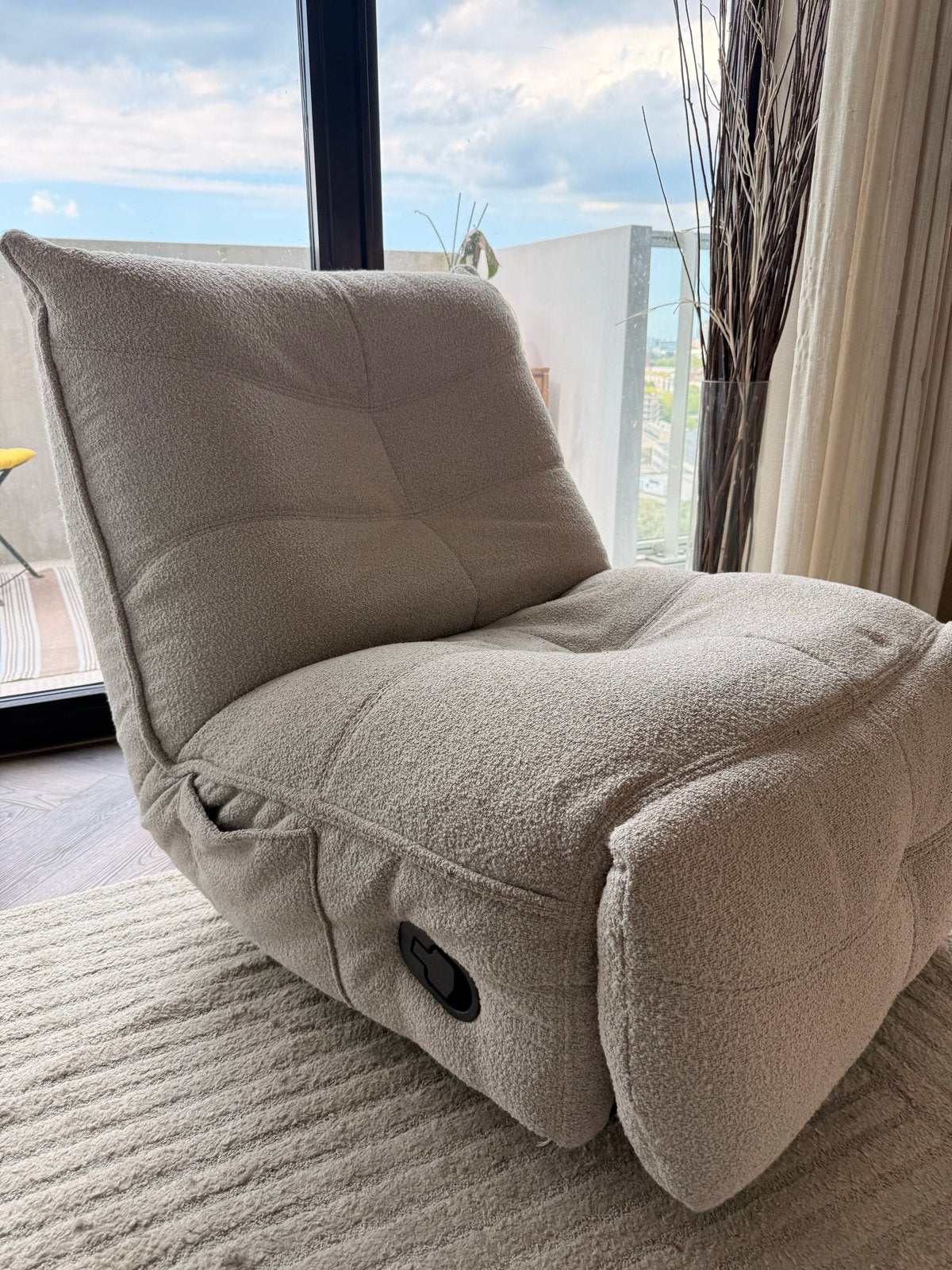 Comfortabele beige relaxfauteuil, Ophalen, 100 tot 125 cm, Zo goed als nieuw, 75 tot 100 cm