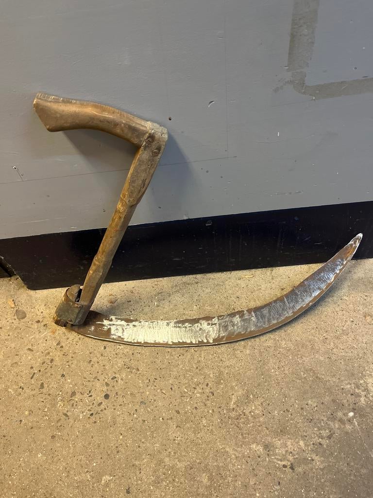 Antieke zeis met houten handvat, Ophalen, Gebruikt