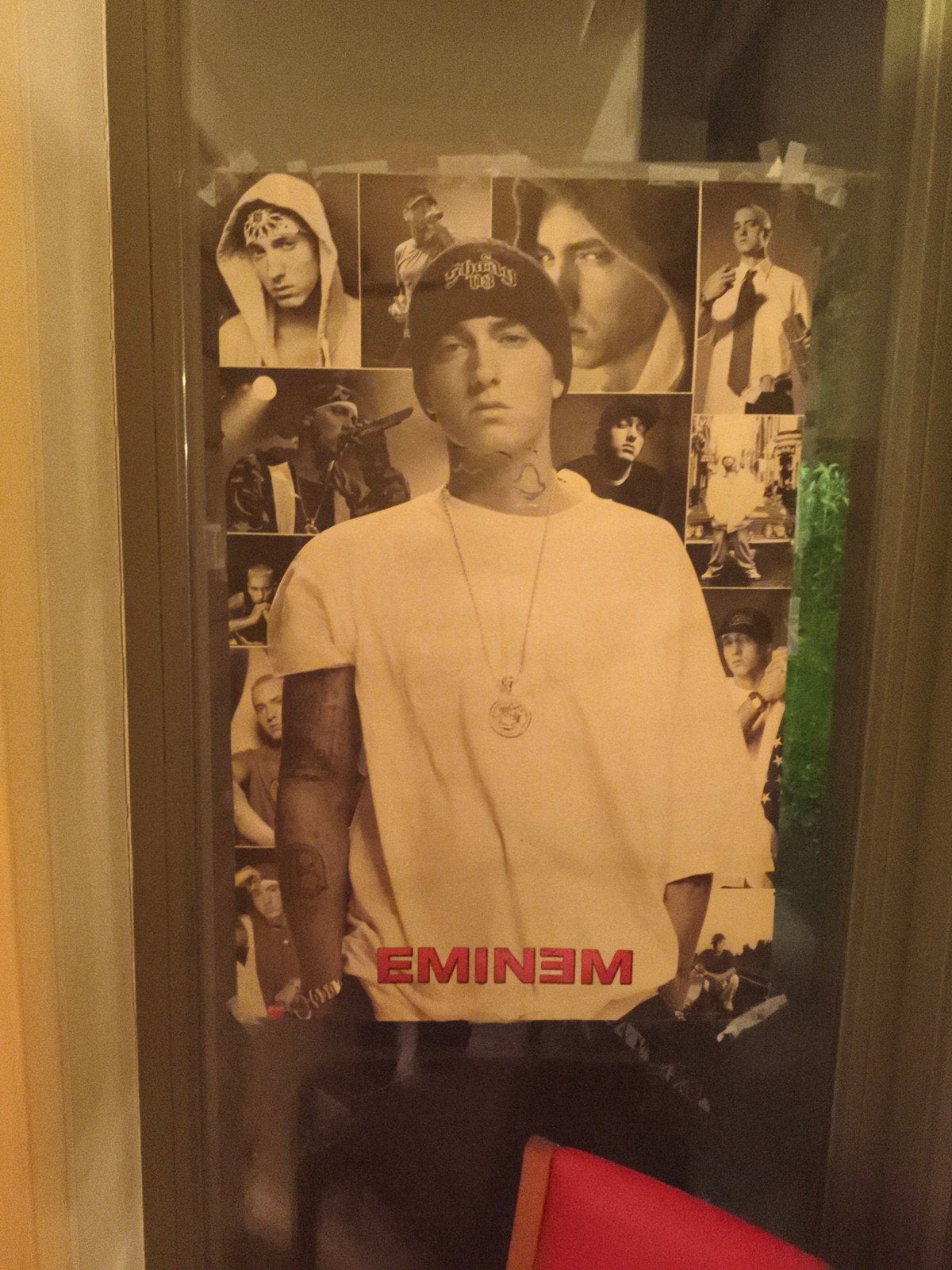 Foto poster met Eminem heel vaak op de poster, Ophalen of Verzenden, A1 t/m A3, Film en Tv