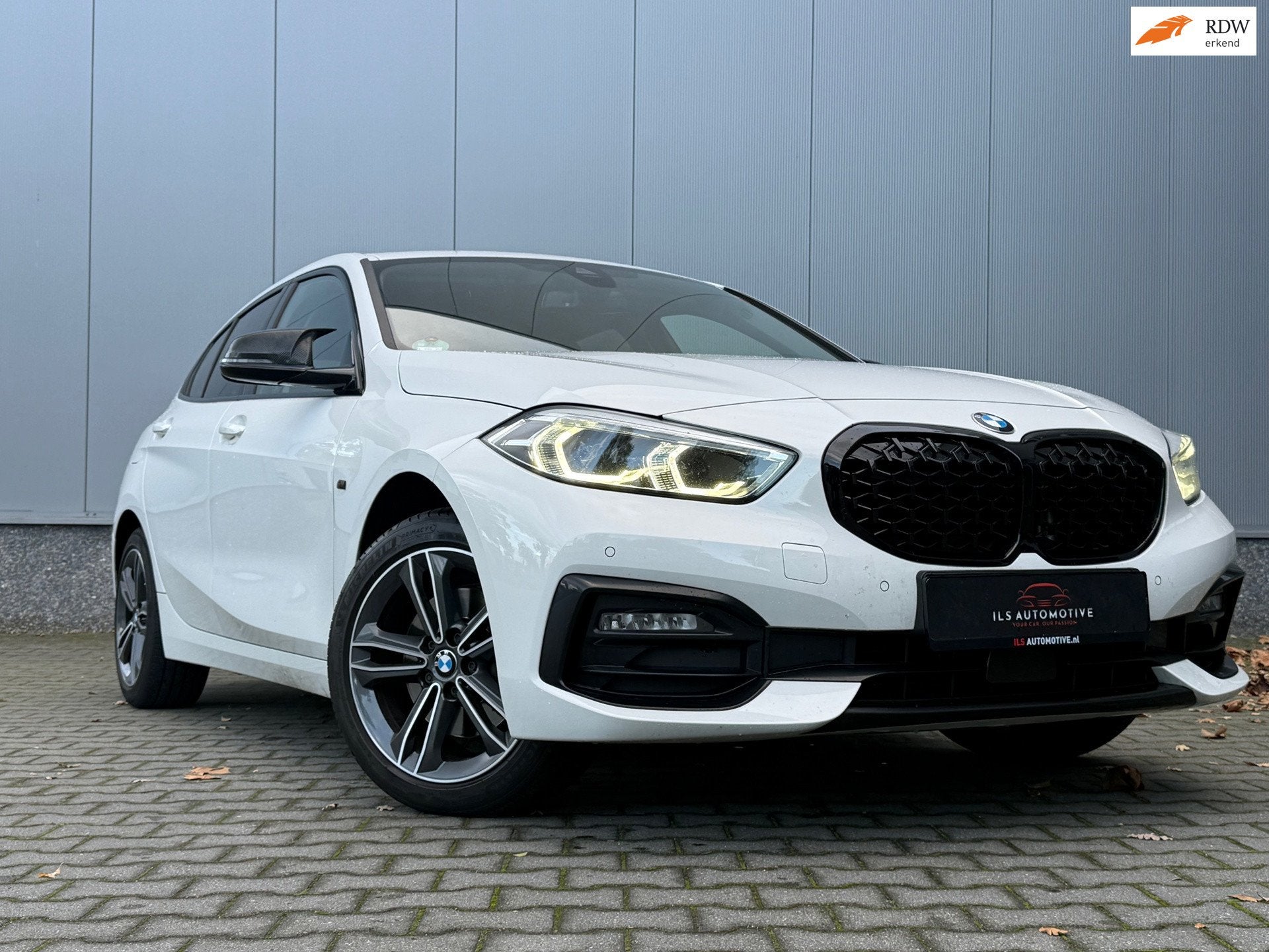 BMW 1-serie 118i M-Pakket 2020 CarPlay Navi Stoelverwarming, Dealer onderhouden, Leder en Stof, Wit, Bedrijf