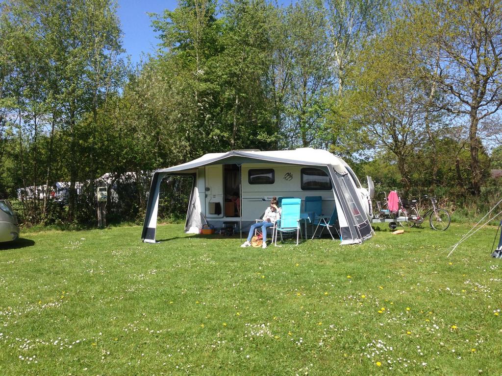 Knaus Sport 450 FU(FS) Stalling Fransbed Rondzit Voortent, Caravans en Kamperen, Rondzit, Frans bed, Particulier, 4 tot 5 meter
