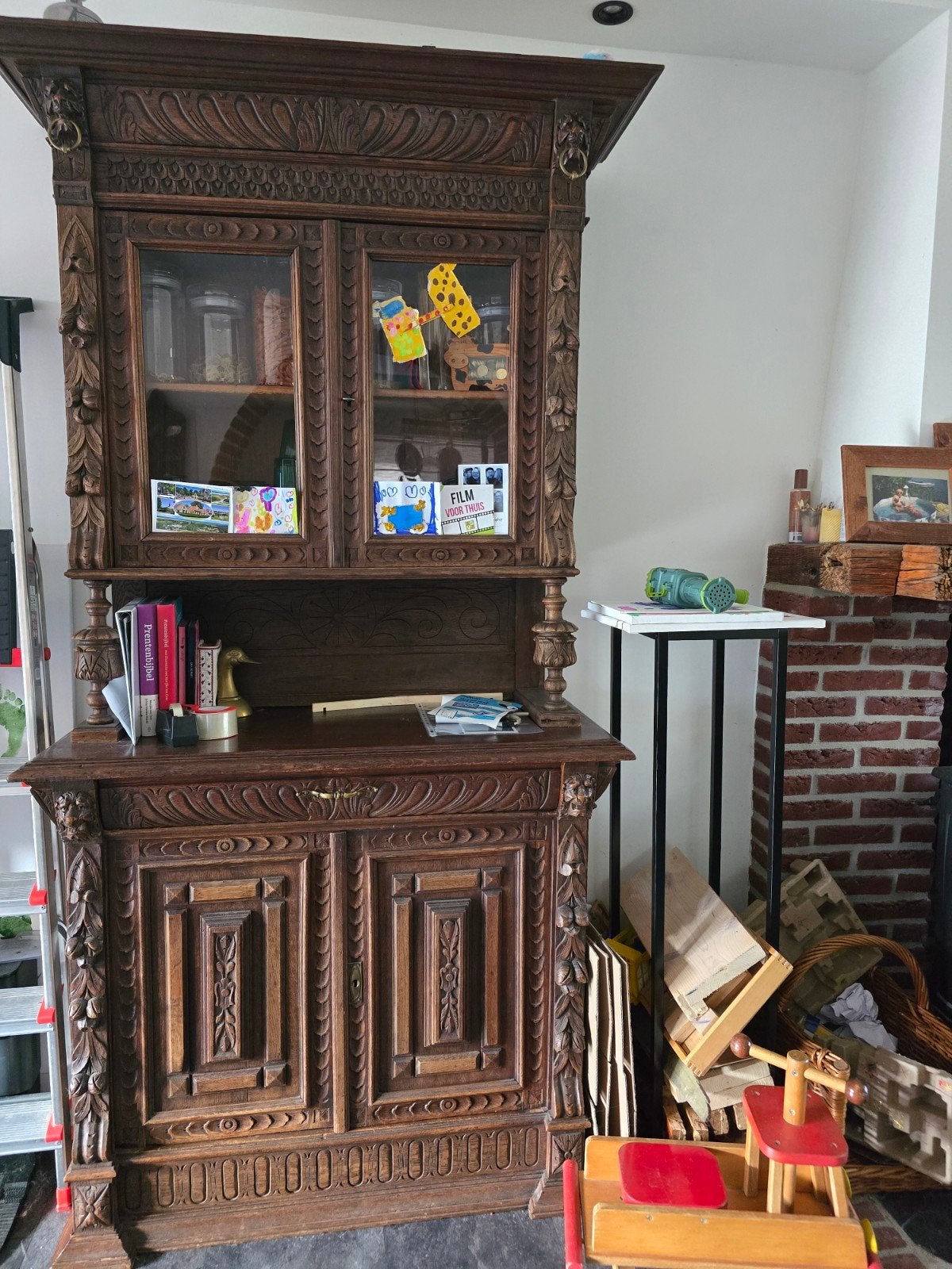 Antieke Eiken Kast met Rijkelijk Snijwerk, Antiek en Kunst, Ophalen