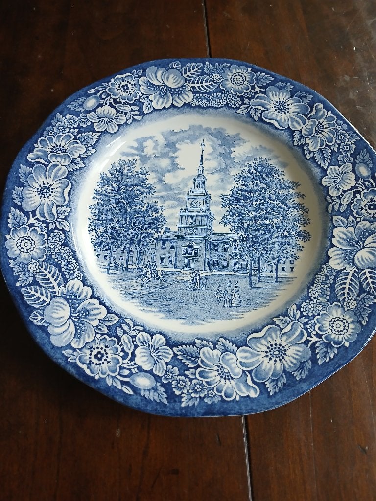 Liberty blue dinerbord met afbeelding van historisch gebouw, Antiek en Kunst, Antiek | Servies los, Ophalen of Verzenden