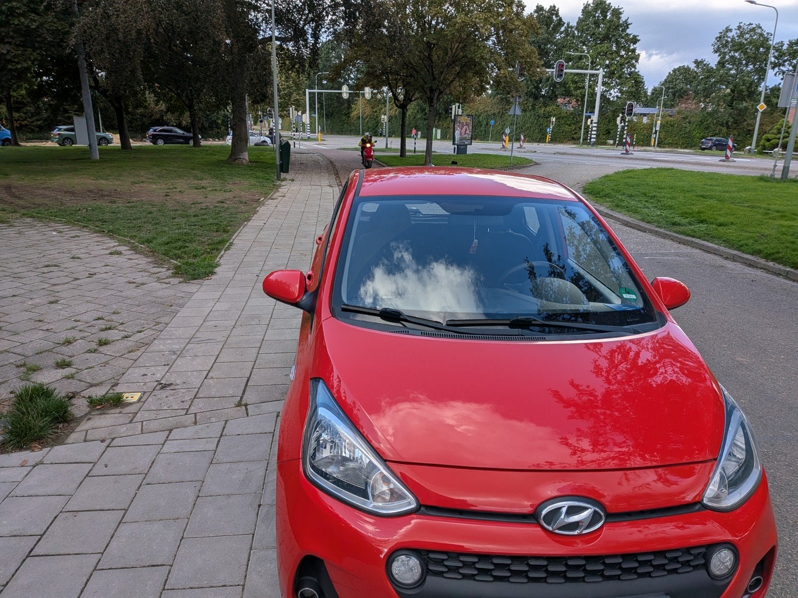 Hyundai i10 1.0i 66pk 2019 Rood, Auto's, Voorwielaandrijving, Stof, 4 stoelen, Origineel Nederlands