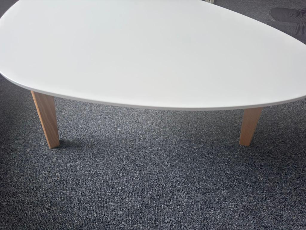 Kleine salontafel / bijzettafel, Ophalen, Zo goed als nieuw, Ovaal, Minder dan 50 cm