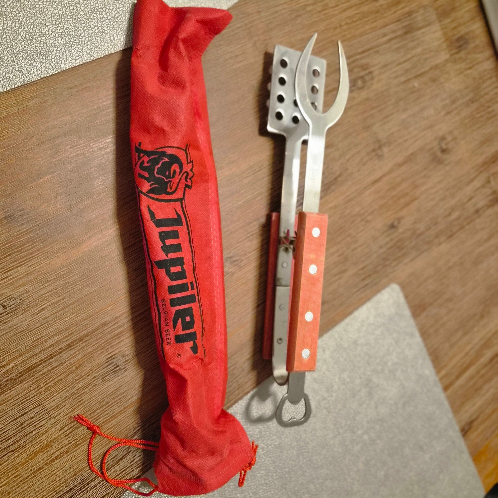 Jupiler BBQ Tang Set - Ideaal voor de Grillmeester!, Tuin en Terras, Barbecue-accessoires, Ophalen of Verzenden, Zo goed als nieuw