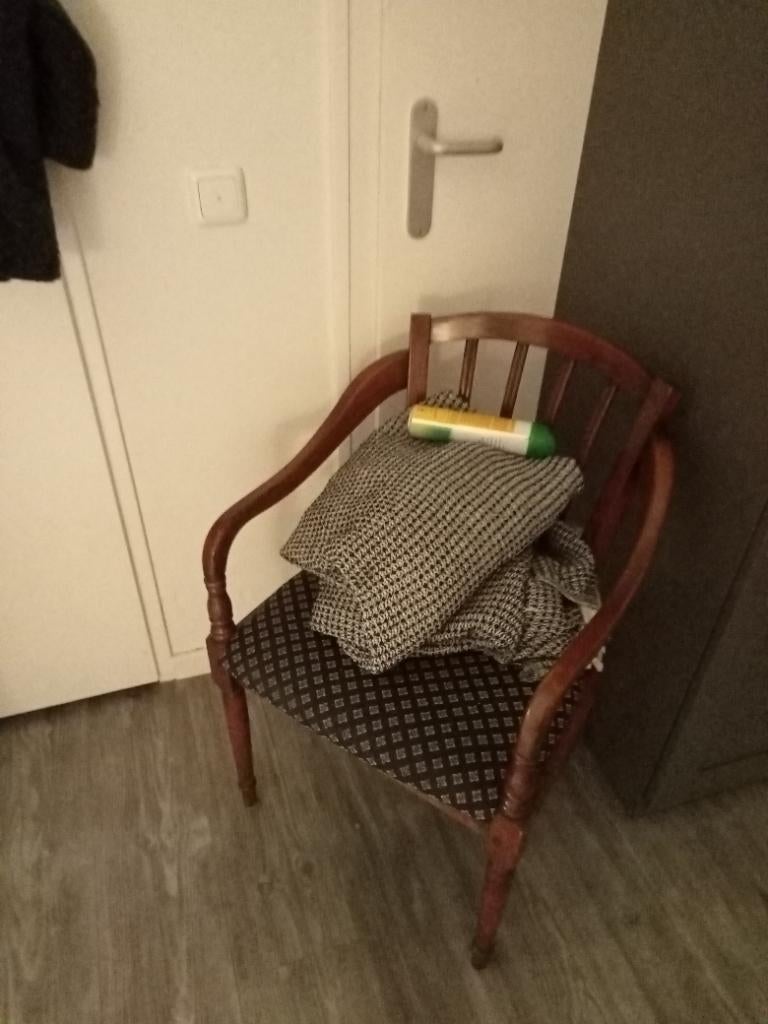 Vijf stoelen gratis, Huis en Inrichting, Stoelen, Ophalen, Bruin, Zo goed als nieuw, Antiek houten