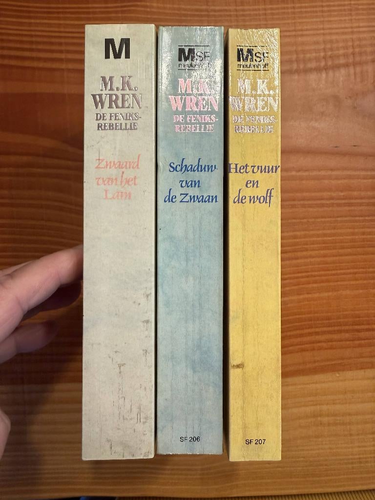 M.K. Wren: De Feniks-rebellie (Complete Trilogie, 1981), Gelezen, M.K. Wren, Ophalen of Verzenden, Nederland