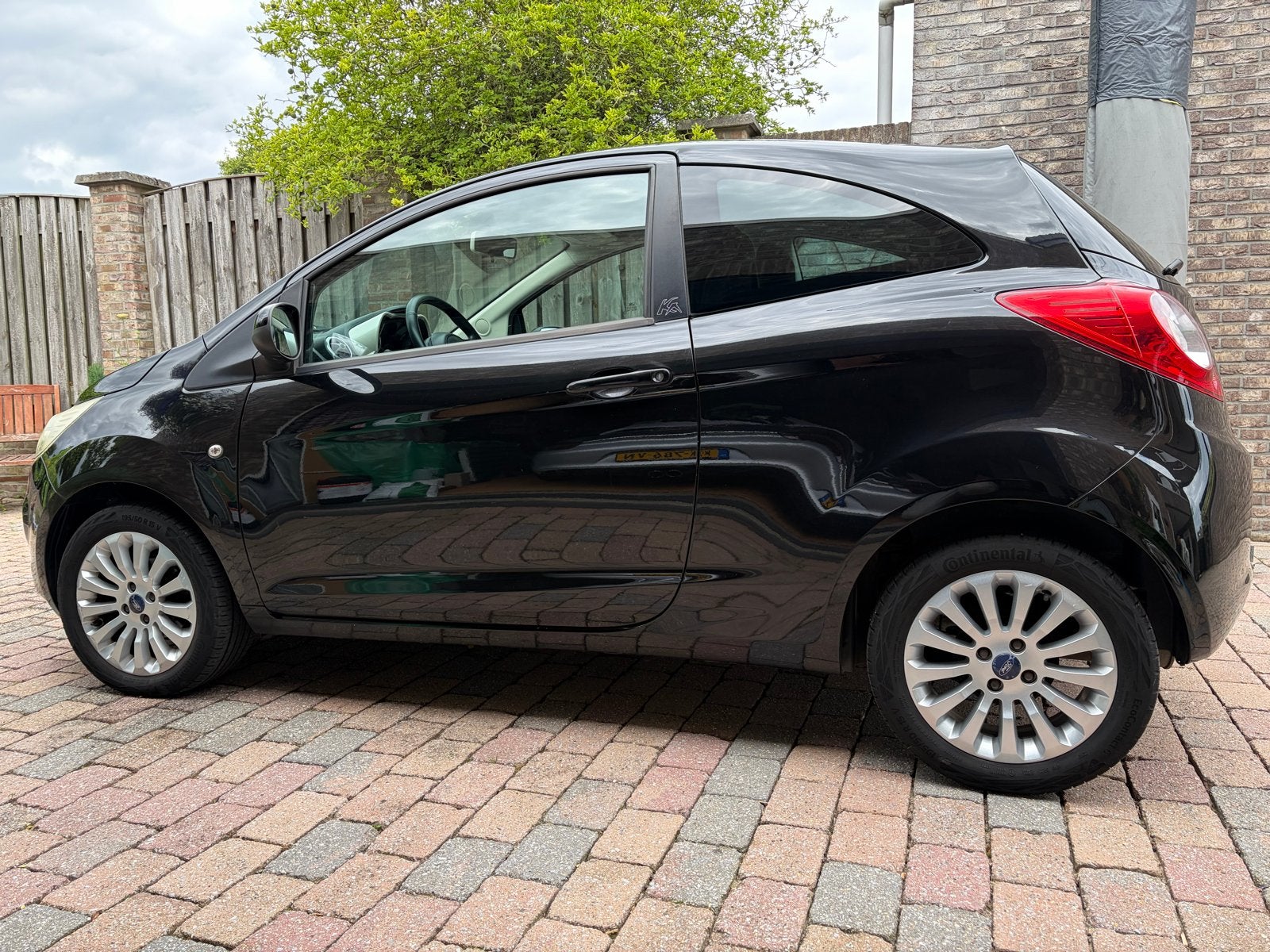 Ford Ka 1.2 51KW 2009 Zwart, Auto's, Voorwielaandrijving, Stof, 1242 cc, 4 cilinders