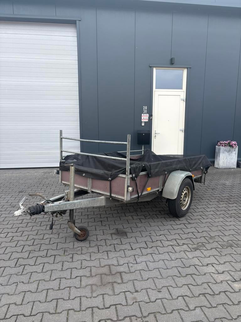 Enkelasser aanhanger 1300kg geremd, saris, Ophalen, Zo goed als nieuw