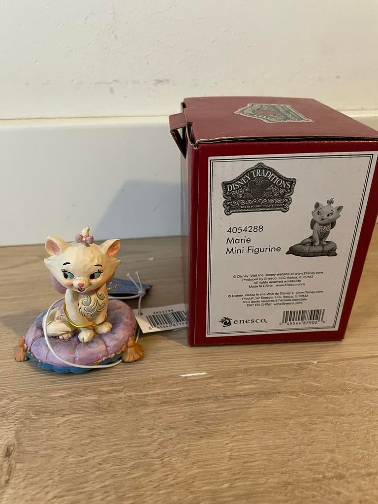 Disney Traditions Aristocats Marie op Kussen Beeldje H7cm, Ophalen of Verzenden, Overige figuren, Nieuw, Beeldje of Figuurtje
