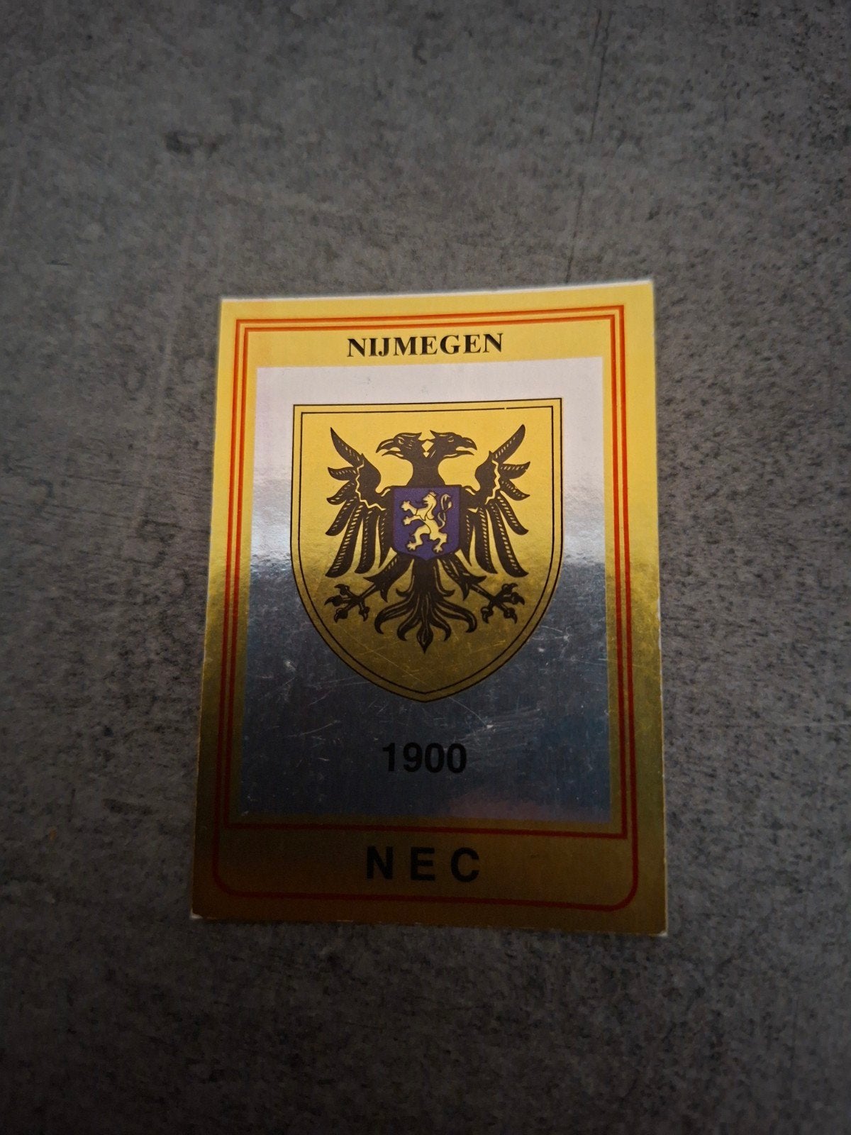Panini sticker Voetbal 85. Embleem NEC Nijmegen., Ophalen of Verzenden, Zo goed als nieuw, Sticker