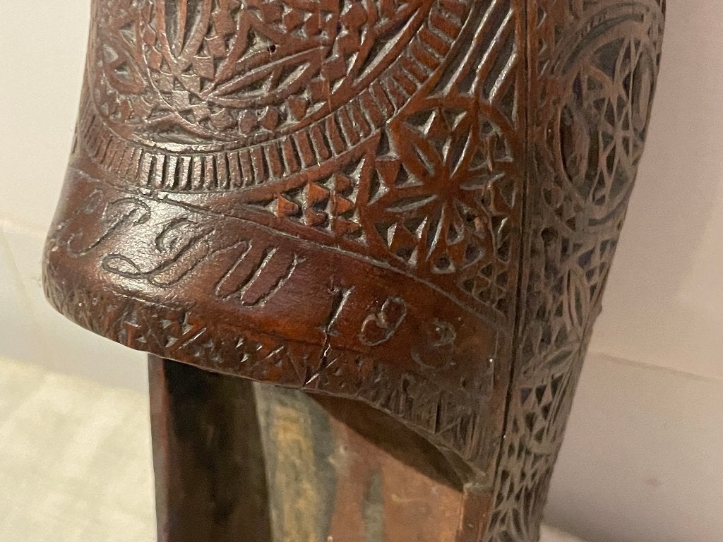 kerfsnee gestoken  houten huwelijks klomp  volkskunst 1833, Ophalen of Verzenden