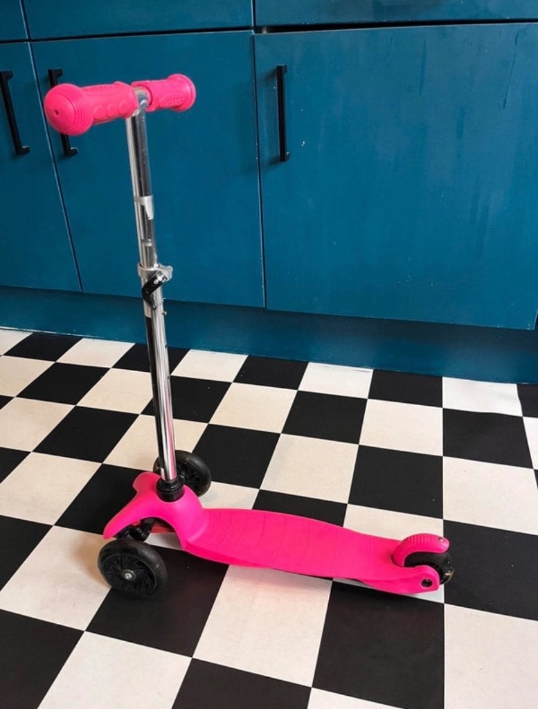 Swass Kids Scooter step roze met LED-wielen, Ophalen, Gebruikt, Gewone step, SWASS