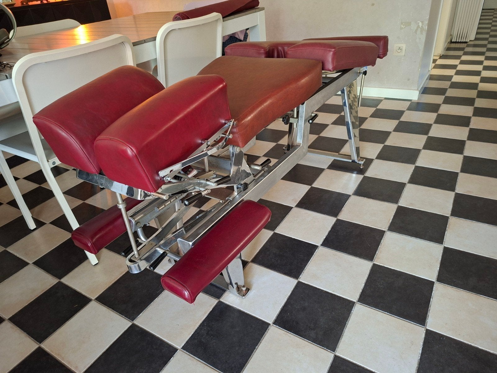 Lloyd Behandeltafel Chiropractie, Sport en Fitness, Massageproducten, Ophalen, Gebruikt, Massagetafel