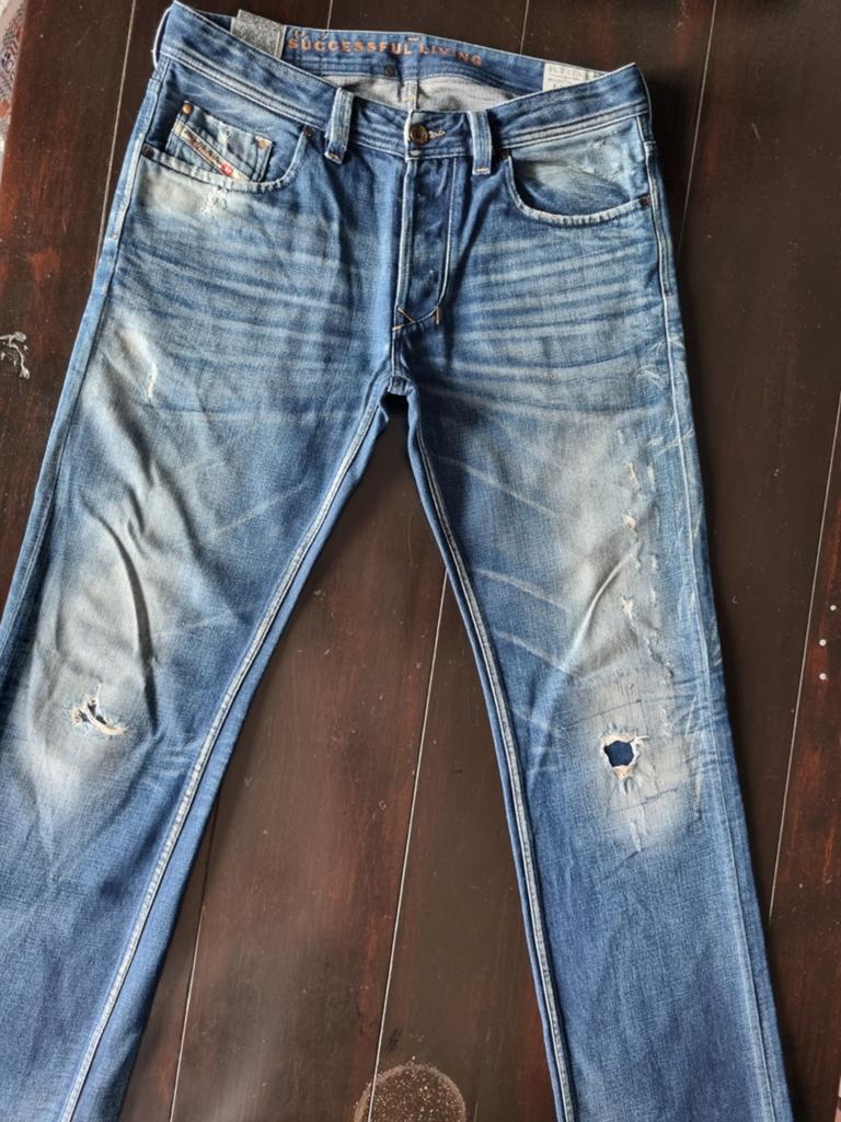 CLASSIC DIESEL LARKEE STRAIGHT DESTROY JEANS SIZE 33/34!!, Diesel, Blauw, Ophalen of Verzenden, Zo goed als nieuw